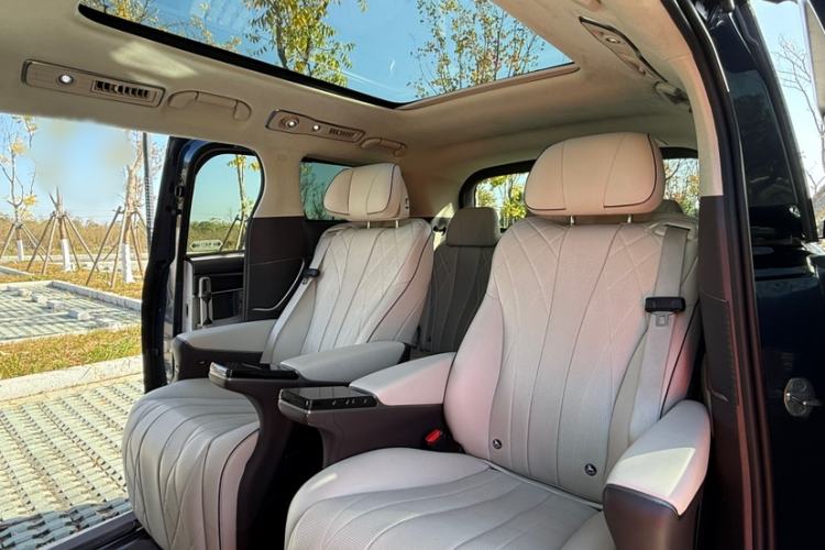 Used Denza D9 2024 DM-i 980 Four-Wheel Drive Flagship Model