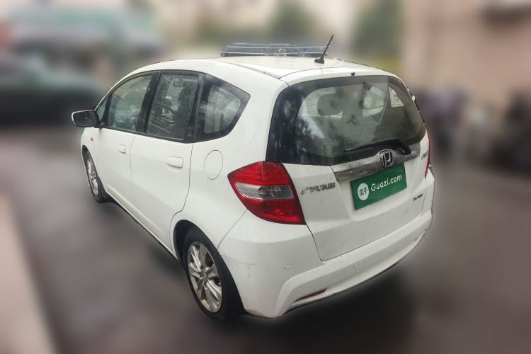 Used Honda Fit 2011 1.5L manual luxury version
