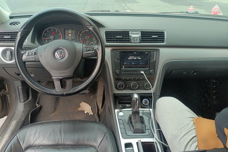 Used Volkswagen Passat 2014 1.8TSI DSG Prestige Navigation Edition Center Console