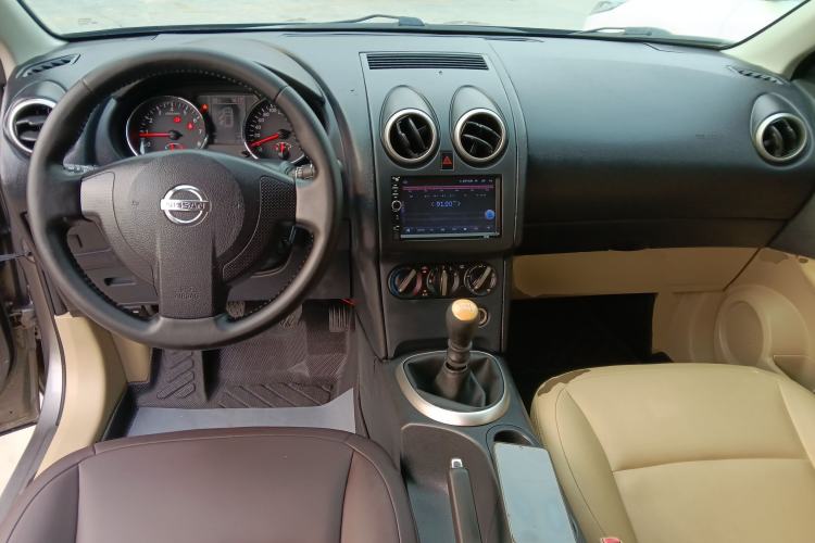 Used Nissan Qashqai 2012 2.0 XL Fire 6MT 2WD Center Console