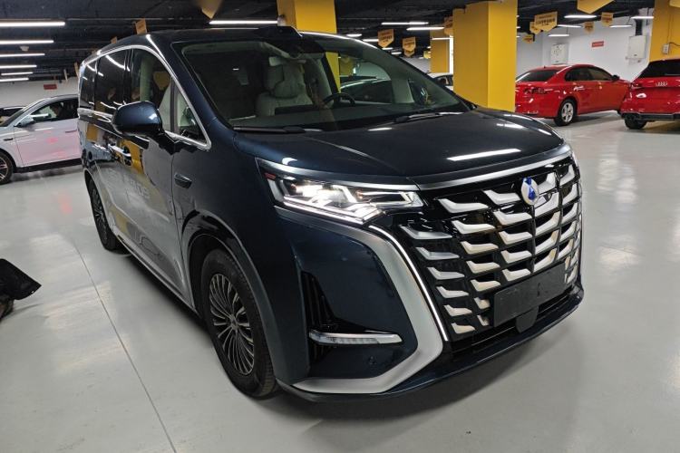 Used Denza D9 2025 DM-i Intelligent Drive 1020 Four-Wheel Drive Flagship Model
