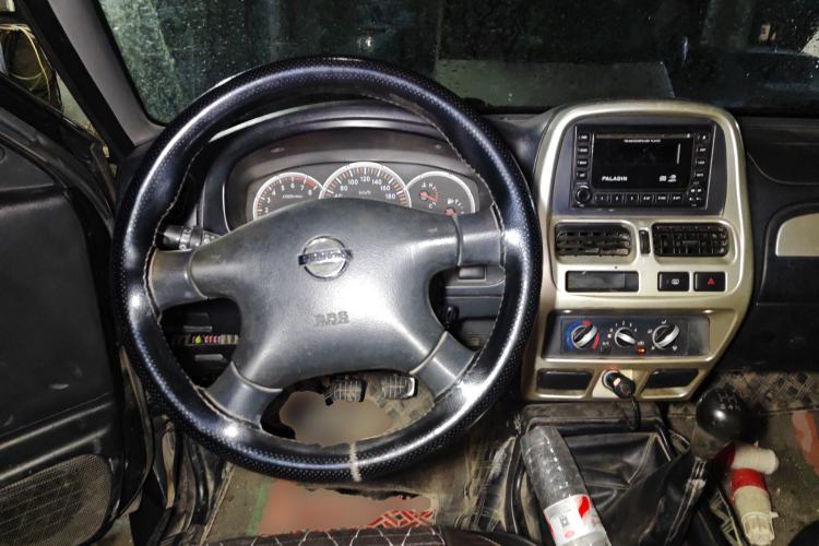 Used Nissan Paladin 2013 2.4L Two-Wheel Drive Standard Edition Emission Standard China IV Steering Wheel