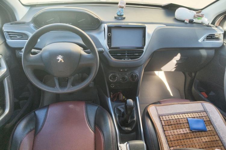 Used Peugeot 2008 2014 1.6L Manual Trend Edition Center Console