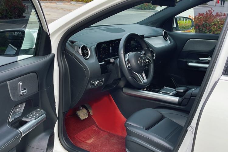 Used Mercedes-Benz GLA 2023 GLA 200 Interior 8