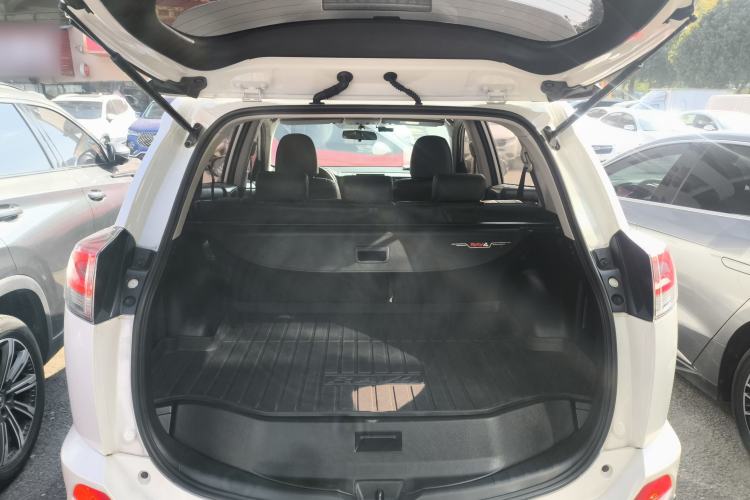 Used Toyota RAV4 2016 2.0L CVT Two-Wheel Drive Fashion Edition China V Standard
