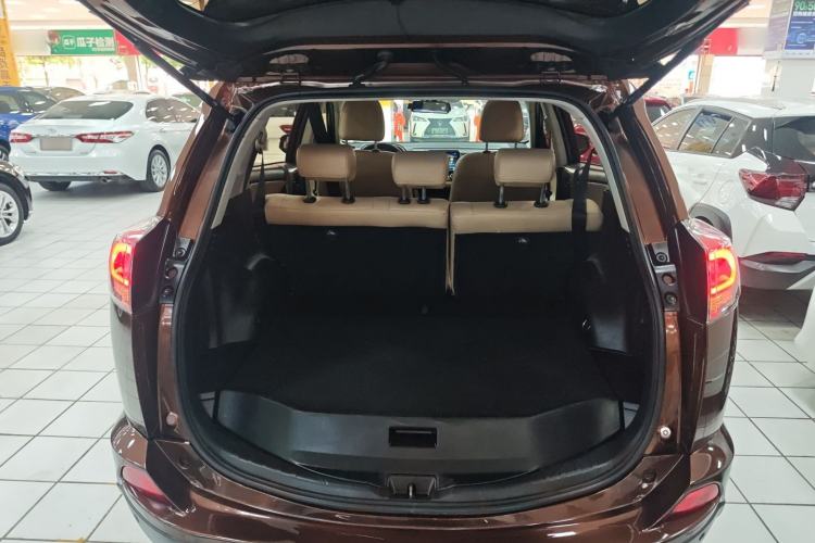 Used Toyota RAV4 2016 2.0L CVT Two-Wheel Drive Fashion Edition China V Standard
