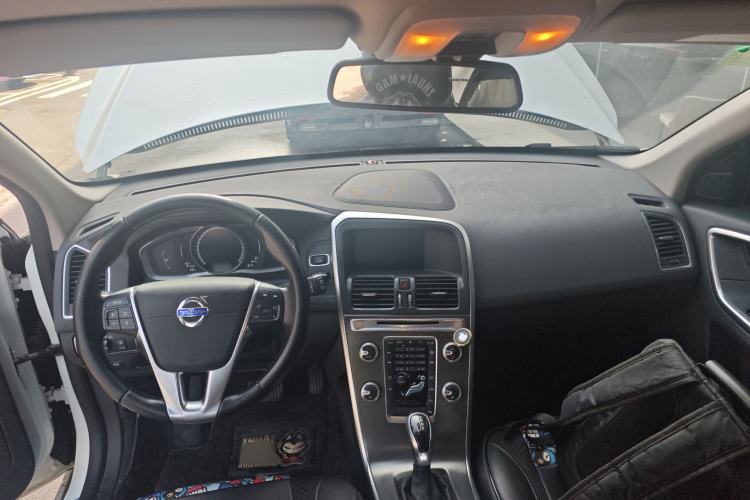 Used Volvo XC60 2015 T5 Smart Upgrade Model Center Console