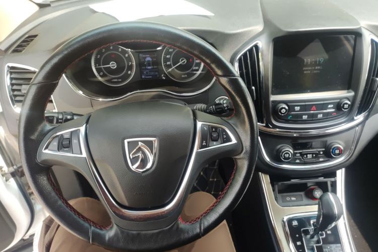 Used Baojun 560 2016 1.8L iAMT Luxury Model Center Console