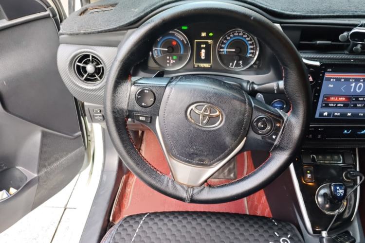 Used Toyota Levin 2017 Revised Dual-Engine 1.8H GS E-CVT Elite Sunroof Version China V Standard Steering Wheel