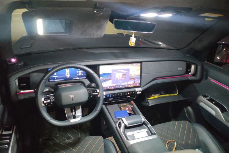 Used Deepal G318 2024 Four-Wheel-Drive Air Suspension Model