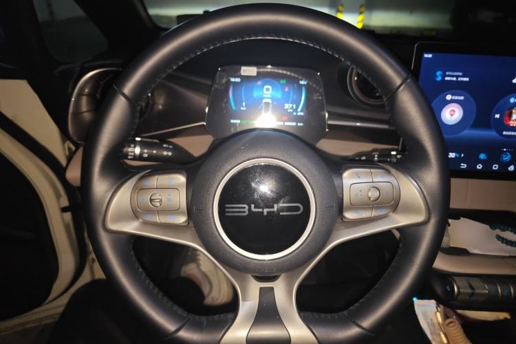 Used BYD Dolphin 2023 420 km Fashion Edition
