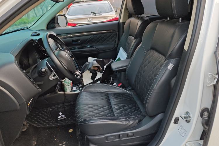 Used Mitsubishi Outlander 2020 2.4L 4x4 Zhi Xiang Edition 7-Seater
