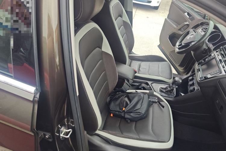 Used Volkswagen Tiguan L 2017 380TSI Automatic All-Wheel-Drive Luxury Edition Right Front Seat