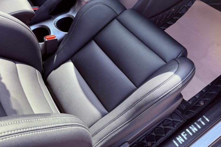 Used Infiniti ESQ 2014 1.6L Spontaneous Edition
