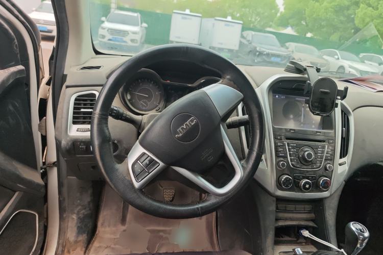 Used JMC Yuhu 7 2016 2.4T Two-Wheel Drive Luxury Edition JX4D24