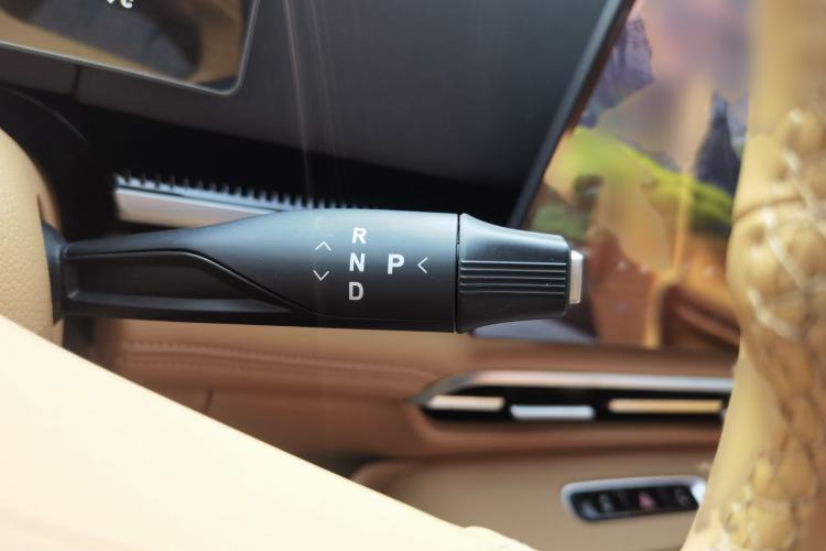 Used VOYAH Dream 2025 PHEV Four-Wheel Drive Excellence Kunpeng Edition
