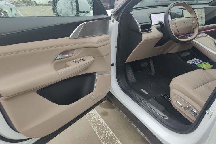 Used XPeng G9 2025 625 Long-Range Max Interior 3