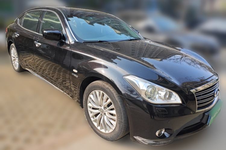 Used Infiniti Q70 2013 Q70L 3.5L Hybrid Luxury Edition Front Right 45 Deg