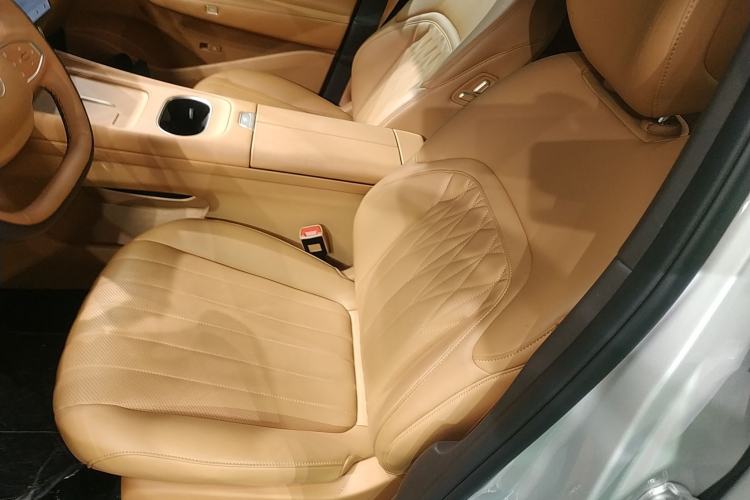 Used Dongfeng Aeolus L8 2025 Model 185KM Dream Edition
