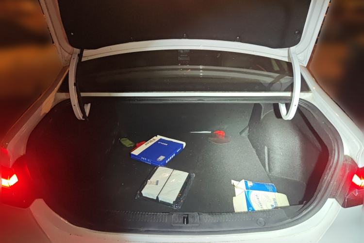 Used Roewe i6 MAX 2020 300TGI Automatic Supreme Edition with Cool Sunroof and Advanced Driving Features Trunk