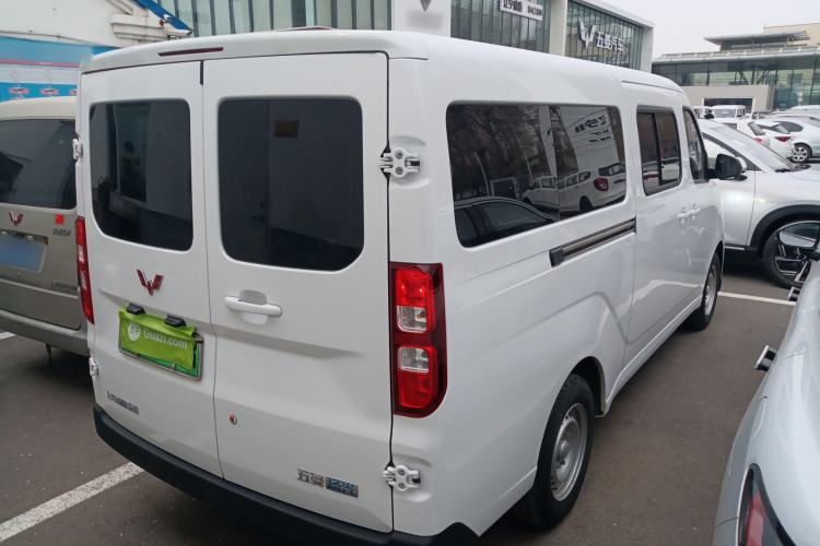 Used Wuling Yangguang 2024 300KM Comfort Version Passenger Van 75kW Rear Right 45 Deg