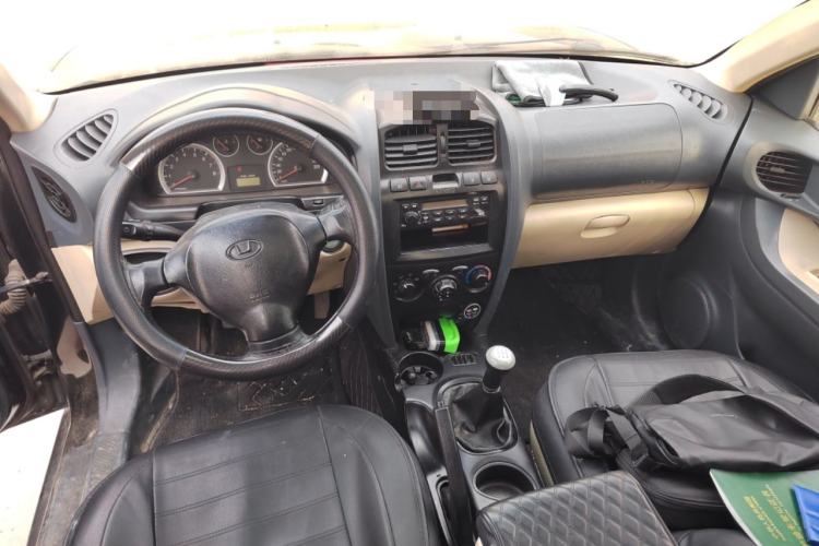 Used Huatai Santa Fe Classic 2012 2.0L Gasoline Manual Two-Wheel Drive with Sunroof
