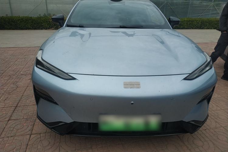 Used Geely Galaxy E8 2025 620 km All-Wheel Drive Starship LiDAR-Enabled Intelligent Driving Version Front