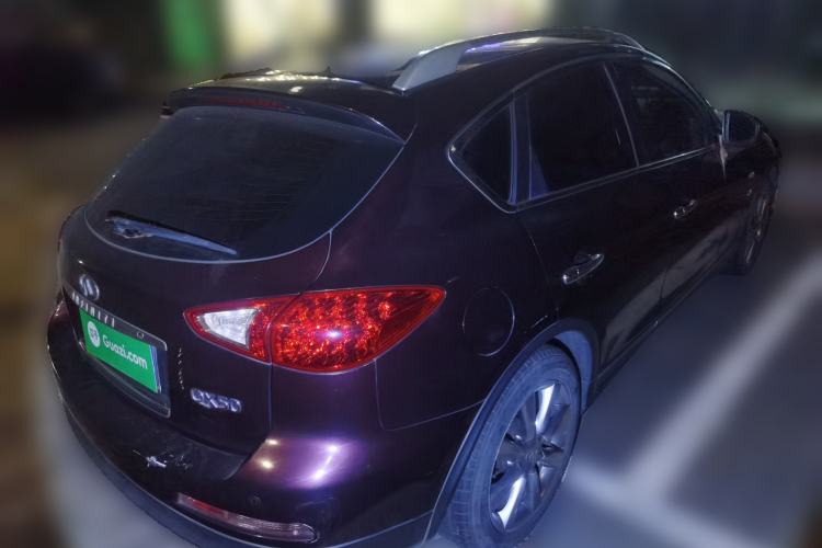 Used Infiniti QX50 2013 2.5L Two-Wheel-Drive Elegant Edition
