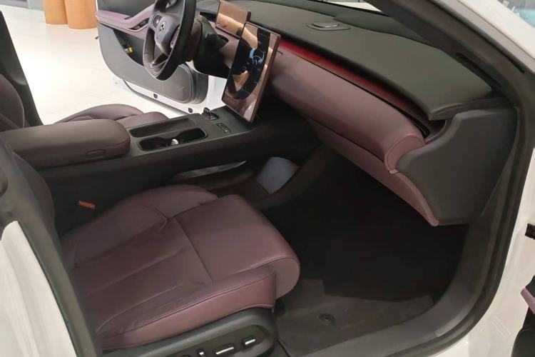 Used Nio ET5 2022 75 kWh Right Front Seat