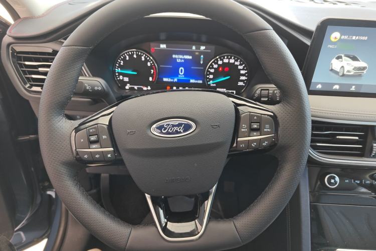 Used Ford Escape 2024 EcoBoost 245 Two-Wheel-Drive Titanium Edition