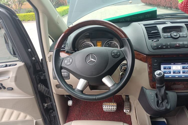 Used Mercedes-Benz Viano 2014 3.5L Premier Edition Steering Wheel