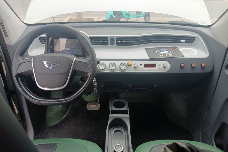 Used Wuling Hongguang MINIEV 2022 Macaron Premium Model – Lithium Iron Phosphate Center Console