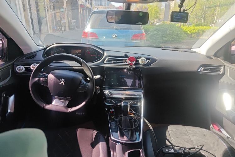 Used Peugeot 308 2016 1.6L Automatic Luxury Edition Center Console