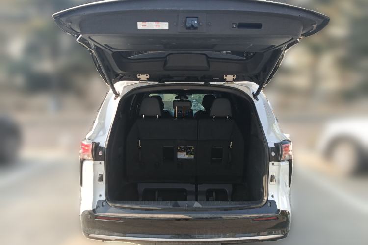 Used Toyota SIENNA 2021 2.5L Hybrid Premium Edition Trunk