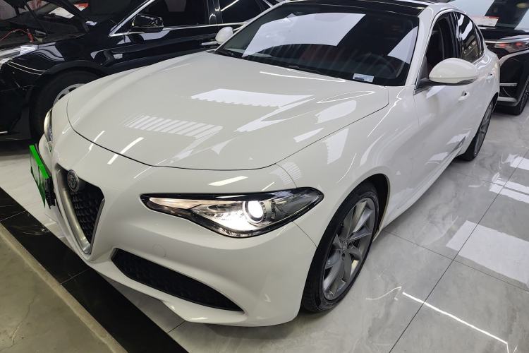 Used Alfa Romeo Giulia 2017 2.0T 200HP Luxury Edition