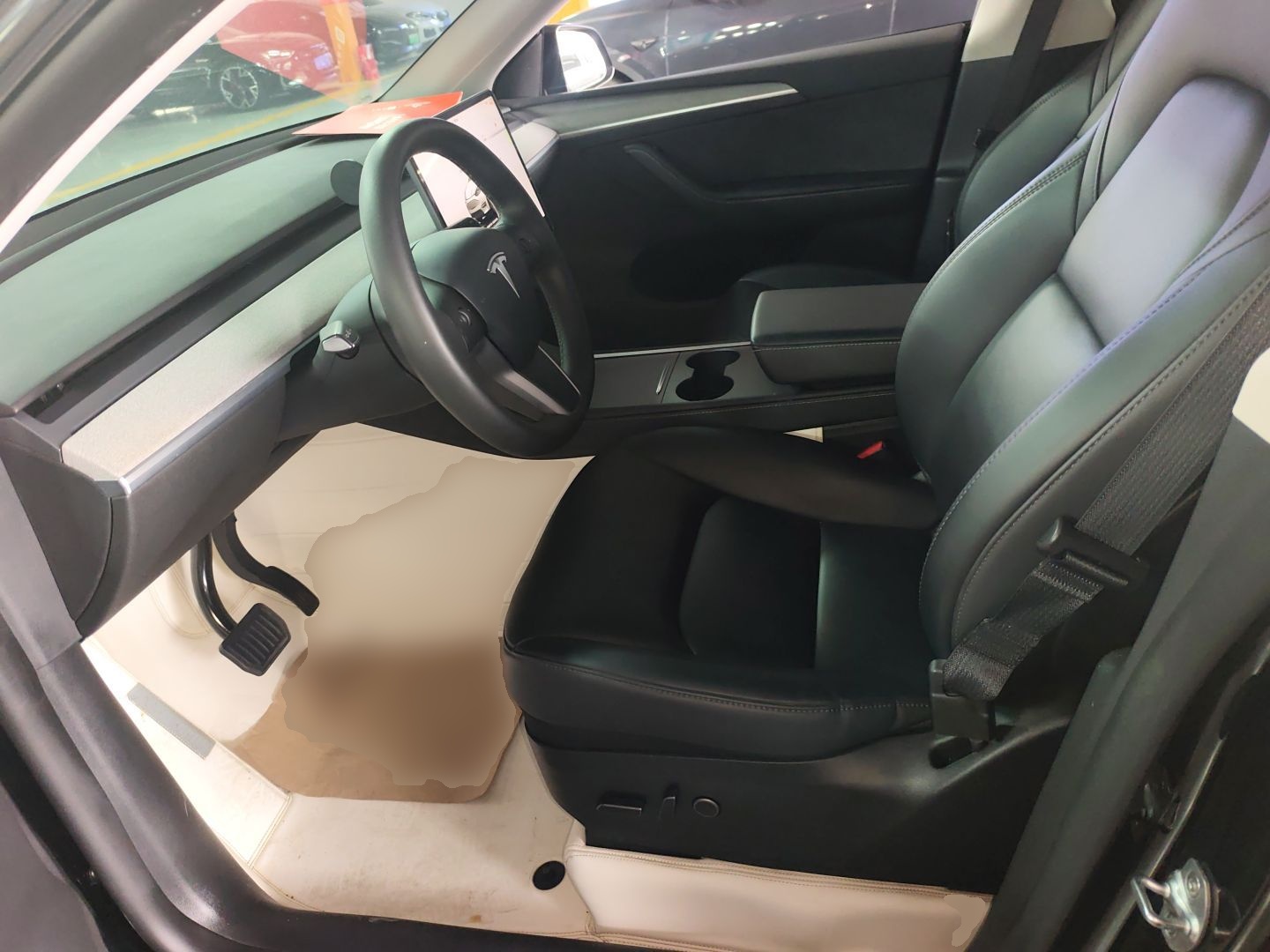 المقاعد الأمامية داخل السيارة