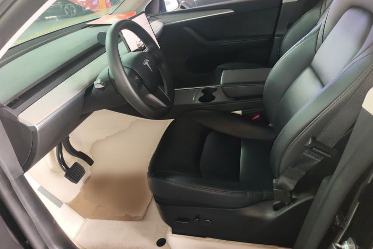 Used Tesla Model Y 2023 Rear-Wheel-Drive Version
