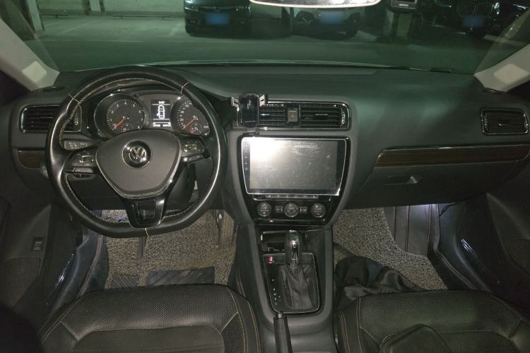 Used Volkswagen Sagitar 2017 230TSI Automatic Luxury Edition
