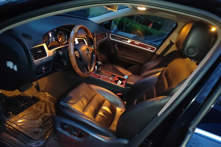 Used Volkswagen Touareg 2011 3.0 TSI Standard Version Left Front Seat