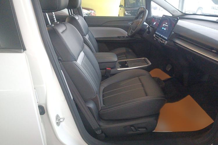 Used Venucia VX6 2023 520 Pro
