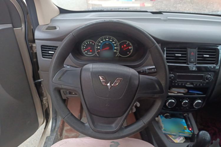 Used Wuling Rongguang V 2015 1.2L Standard Version Steering Wheel