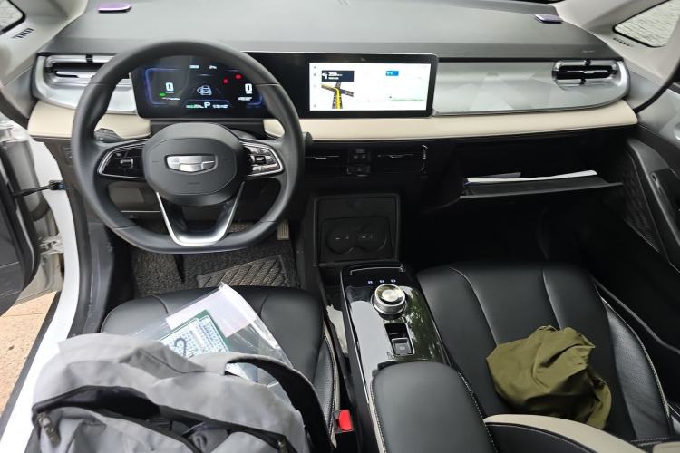 Used Geometry E Firefly 2023 320KM Cute & Handsome Tiger 5 Seats Center Console