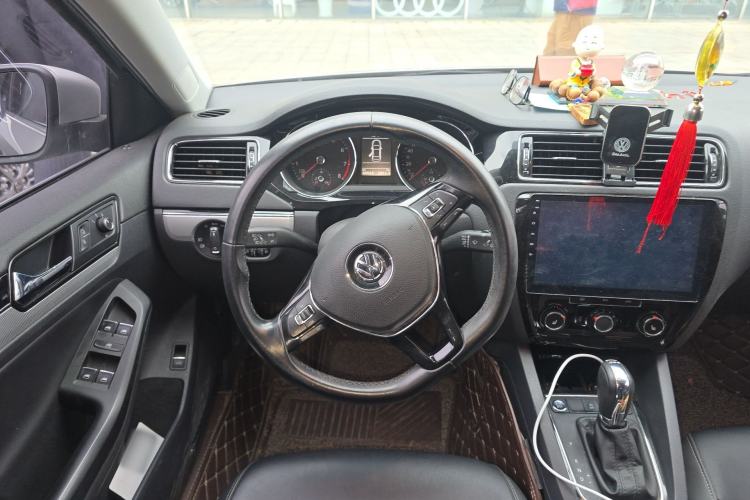 Used Volkswagen Sagitar 2018 180TSI DSG Prestige Edition Steering Wheel