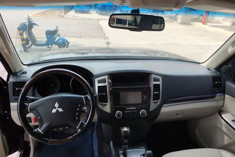 Used Mitsubishi Pajero 