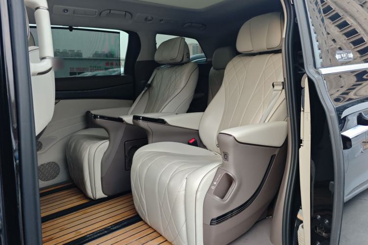 Used Denza D9 2022 DM-i 945 Luxury Model
