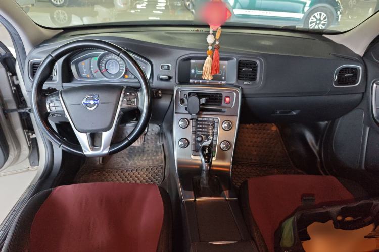 Used Volvo V60 2014 T5 Zhiyi Edition