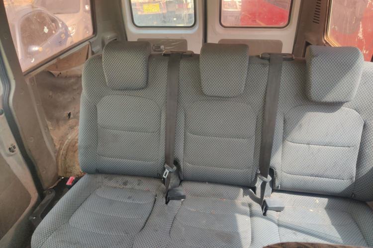 Used Iveco Daily 2020 2.5T A35 Passenger Van Single-Tire Mid-Roof Design 5-9 Seater with Sliding Side Door Meeting China VI Emission Standards
