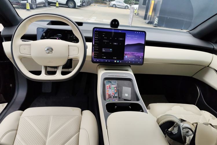 Used Nio ET5T 2025 100kWh Touring Center Console