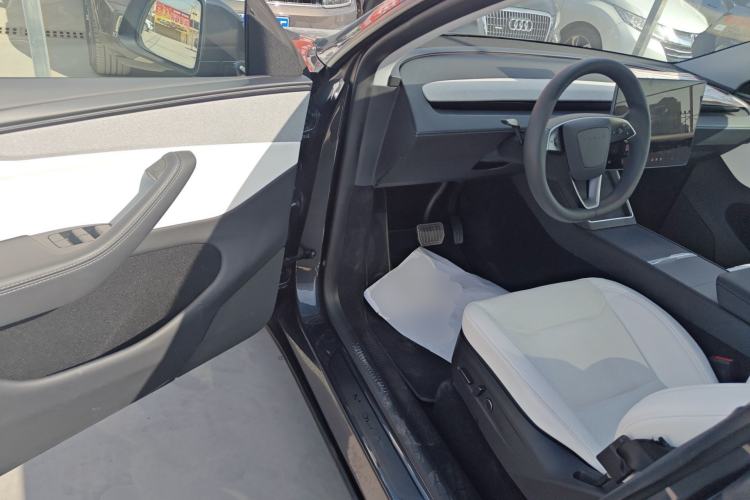 Used Tesla Model Y 2025 Rear-Wheel Drive First Edition