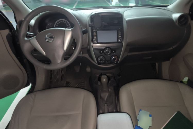 Used Nissan Sunny 2014 1.5XE Manual Elite Edition Center Console